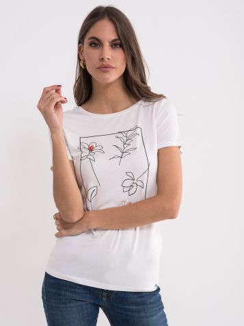 Bijela majica sa floralnom skicom